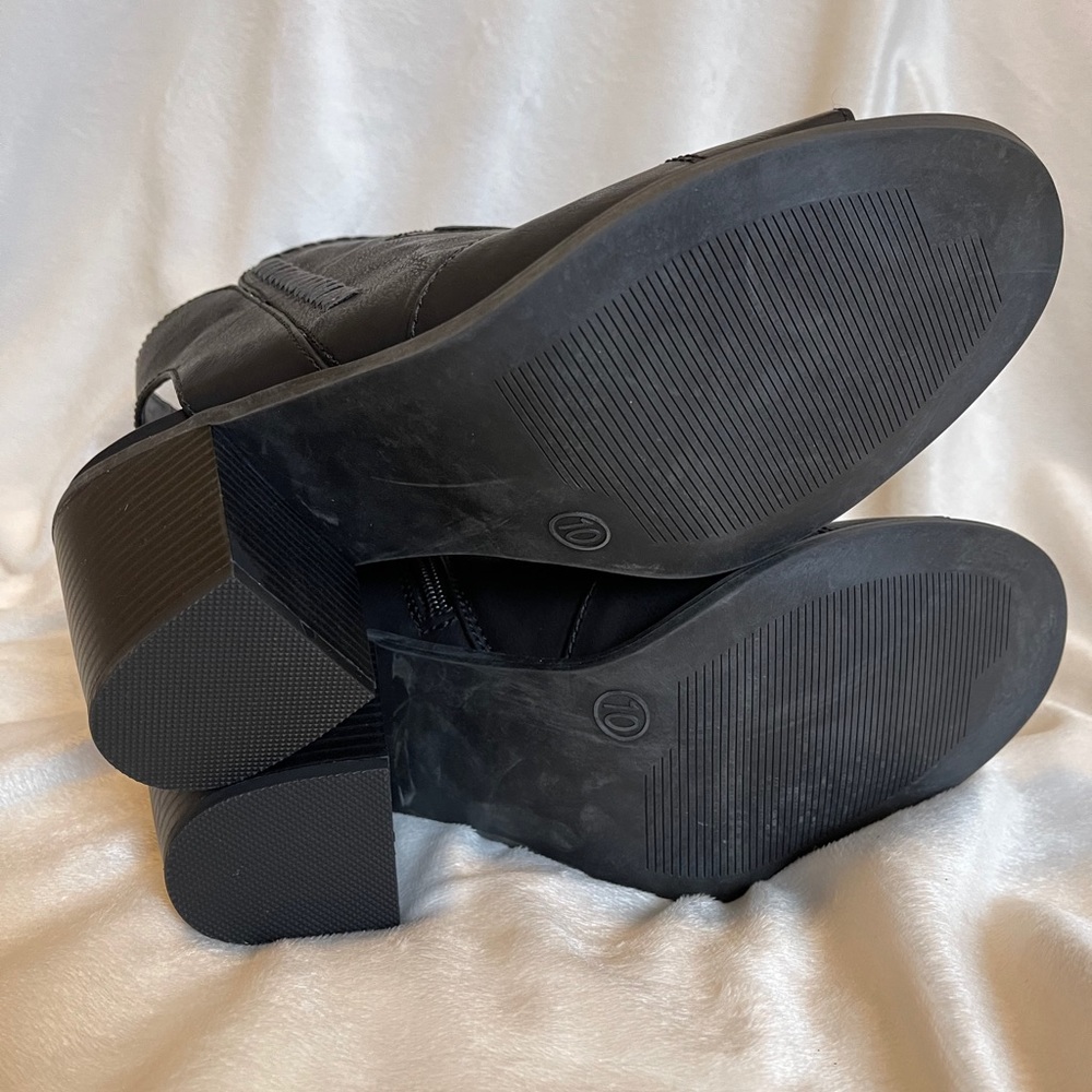 Francesca’s Collection Open Toe Bootie - Picture 3 of 6